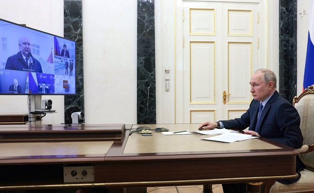 Владимир Путин поздравил россиян с наступающим днем воссоединения Крыма с РФ