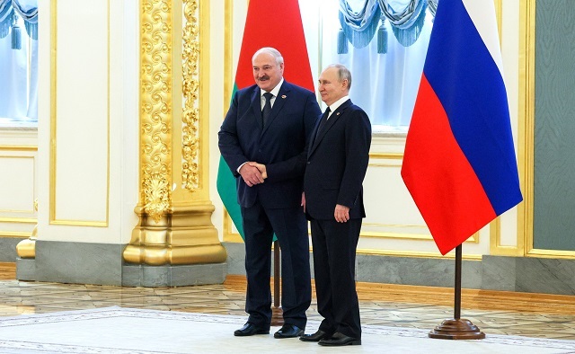 Лукашенко о встрече с Путиным: «Мы договорились о размещении ядерного оружия»