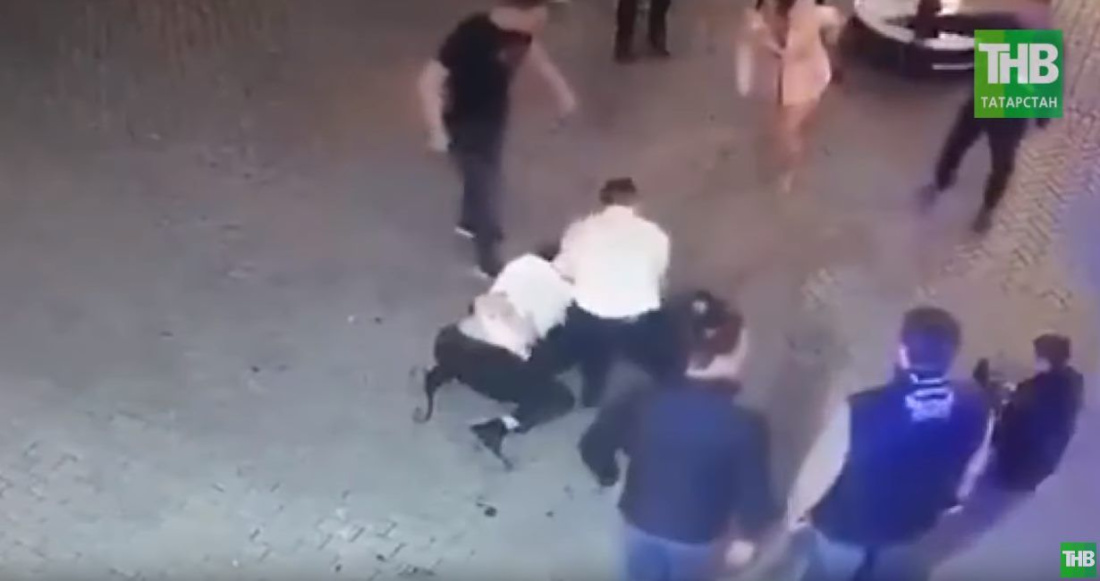 В одном из баров Казани охранники избили молодожёнов (ВИДЕО)