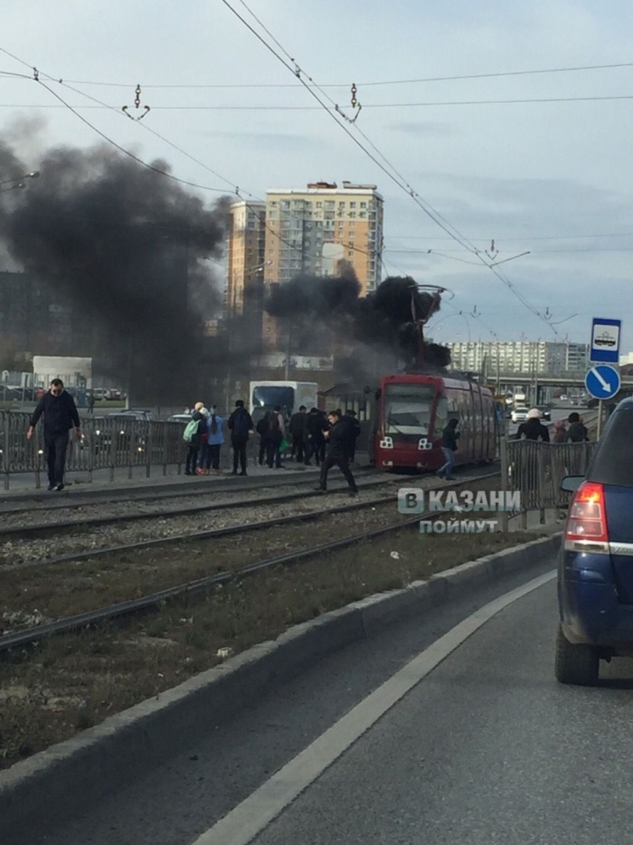 Возле "Казань-Арены" в Татарстане загорелся трамвай