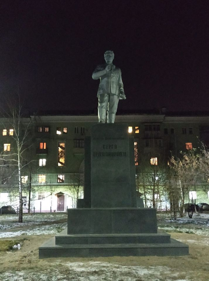 В Казани установили памятник Серго Орджоникидзе с ошибкой в имени