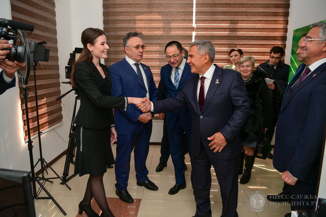 Рустам Минниханов посетил новый корпункт ТНВ в Узбекистане (ВИДЕО)