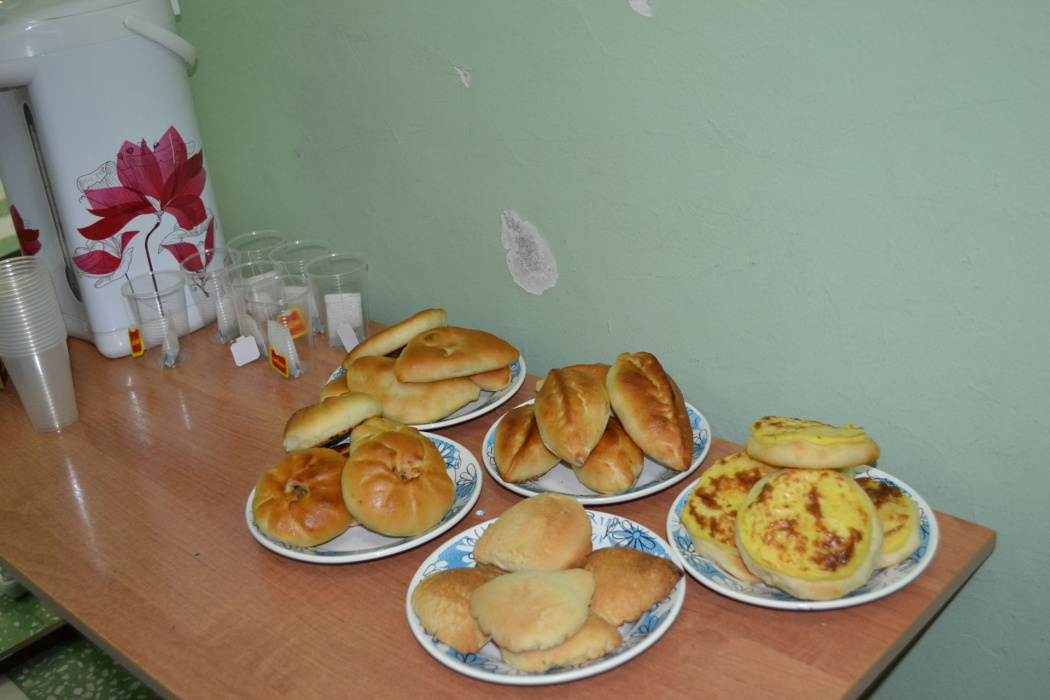 В Агрызе для участников референдума организовали чай, выпечку и лотерею