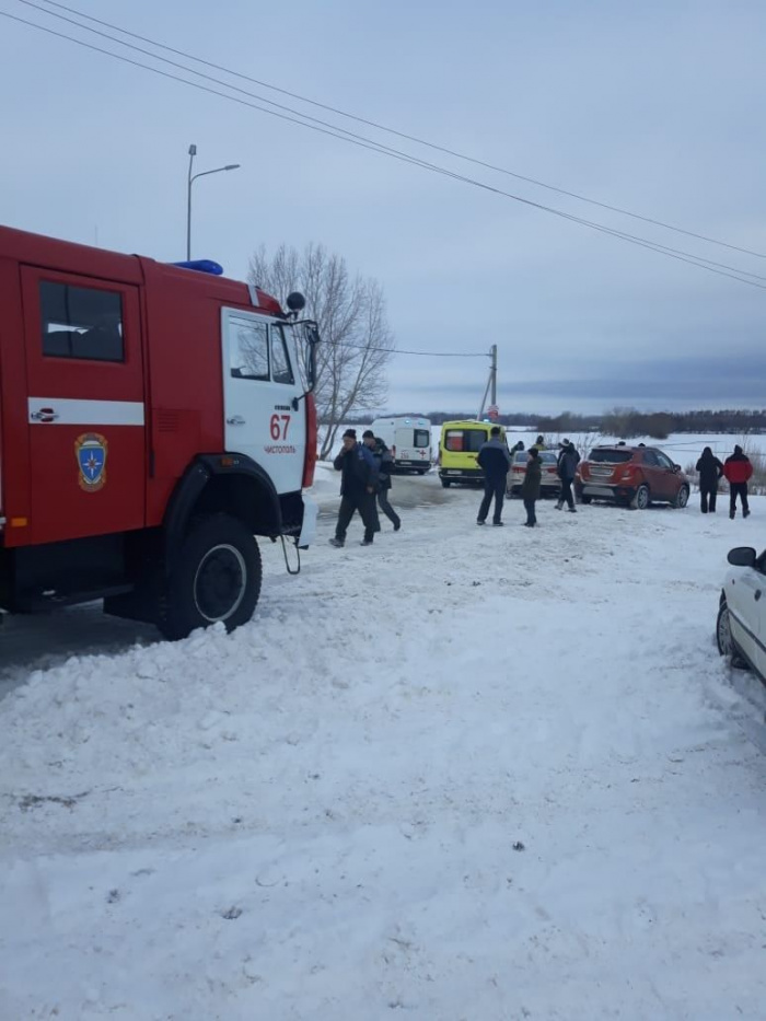 Под Чистополем под лед ушла "Нива" с пассажирами