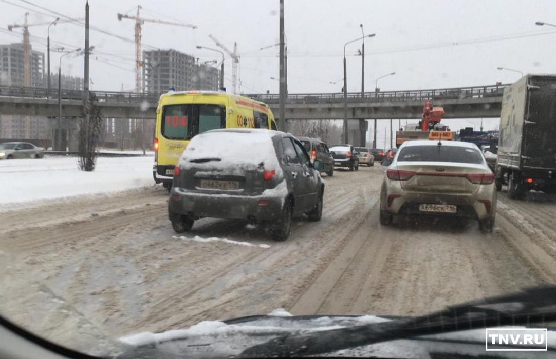 В Казань наконец пришла зима и девятибалльные пробки