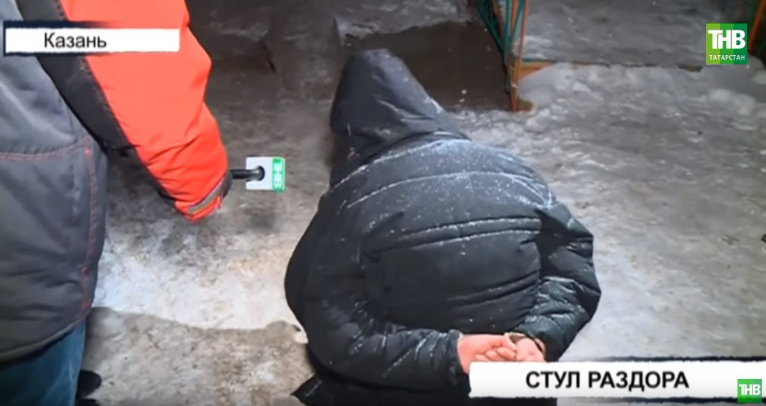 В Казани мужчина ранил подростка за разбитое окно (ВИДЕО)
