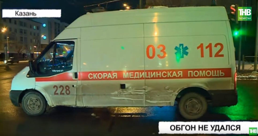 Скорая помощь спровоцировала тройную аварию в Казани (ВИДЕО)