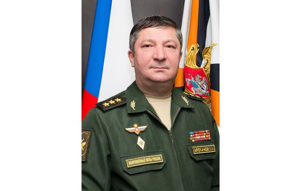 Следком попросил поместить под стражу задержанного генерала Арсланова