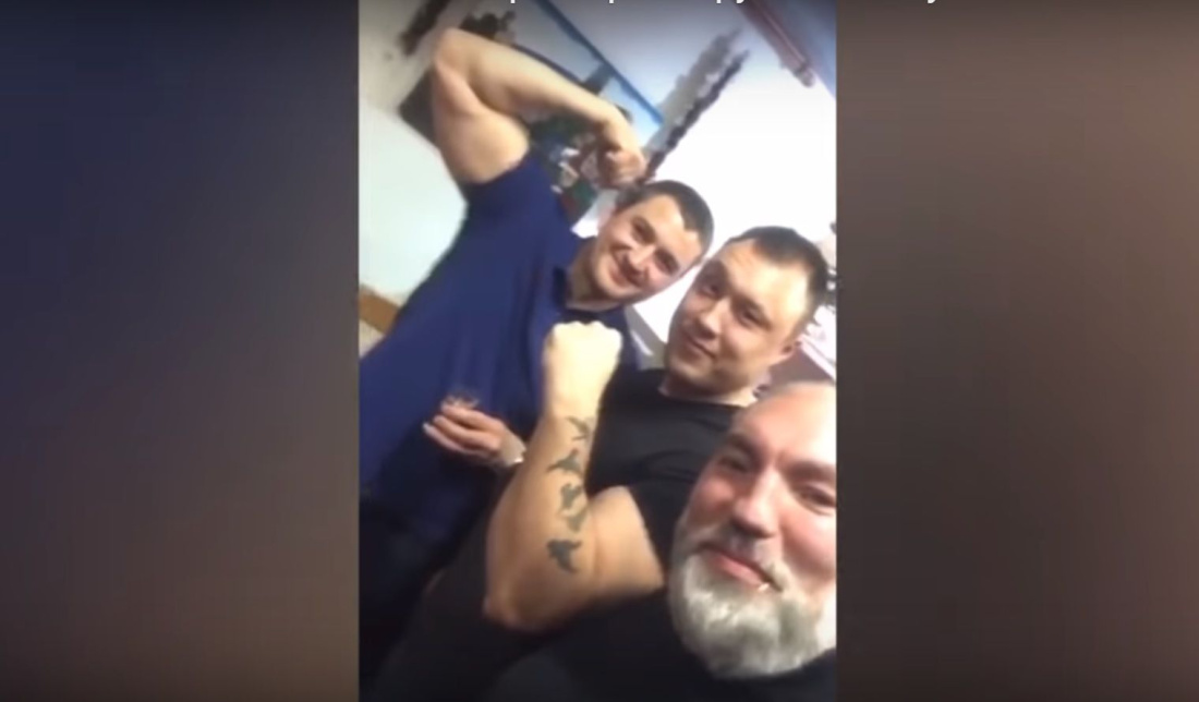Следком проверит видео татарстанца с воровскими лозунгами на банкете силовиков