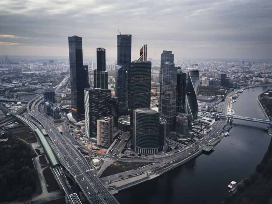 В одной из башен «Москва-Сити» произошло обрушение наружной стены
