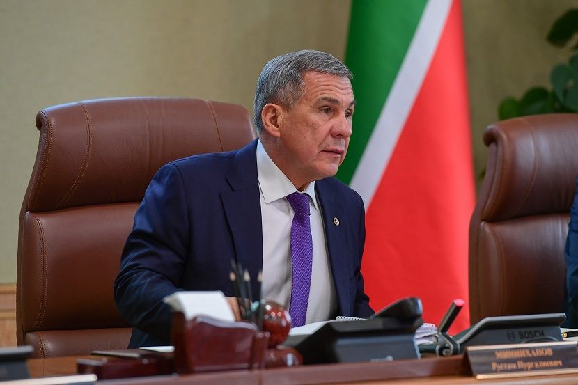 Рустам Минниханов поручил чиновникам не прекращать прием граждан