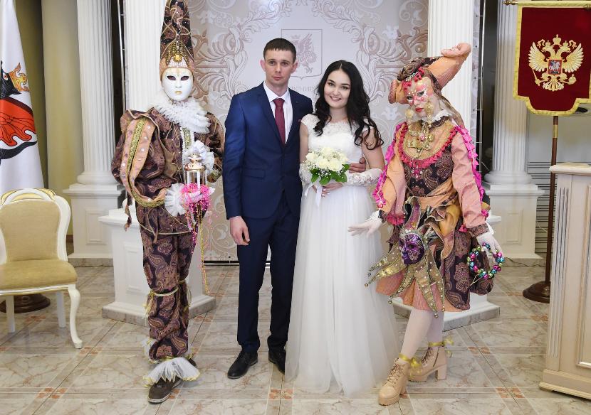 Свадьбы в Казани станут скромнее — ЗАГСы ограничили число присутствующих на церемонии