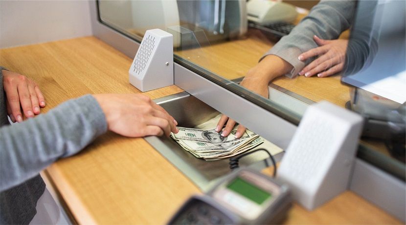 Российские вкладчики в массовом порядке закрывают банковские счета