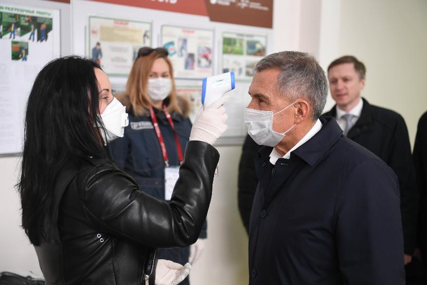 Президент РТ проверил меры санитарного контроля на предприятиях Казани - видео