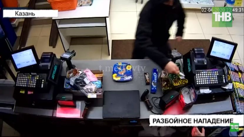 В Казани продавщица продуктового магазина смогла дать отпор грабителю