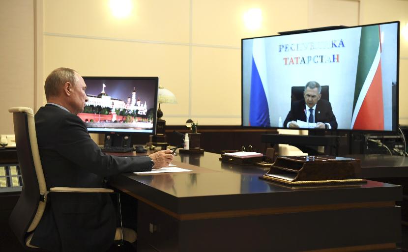 Президенты России и Татарстана проводят совещание о мерах по борьбе с COVID-19