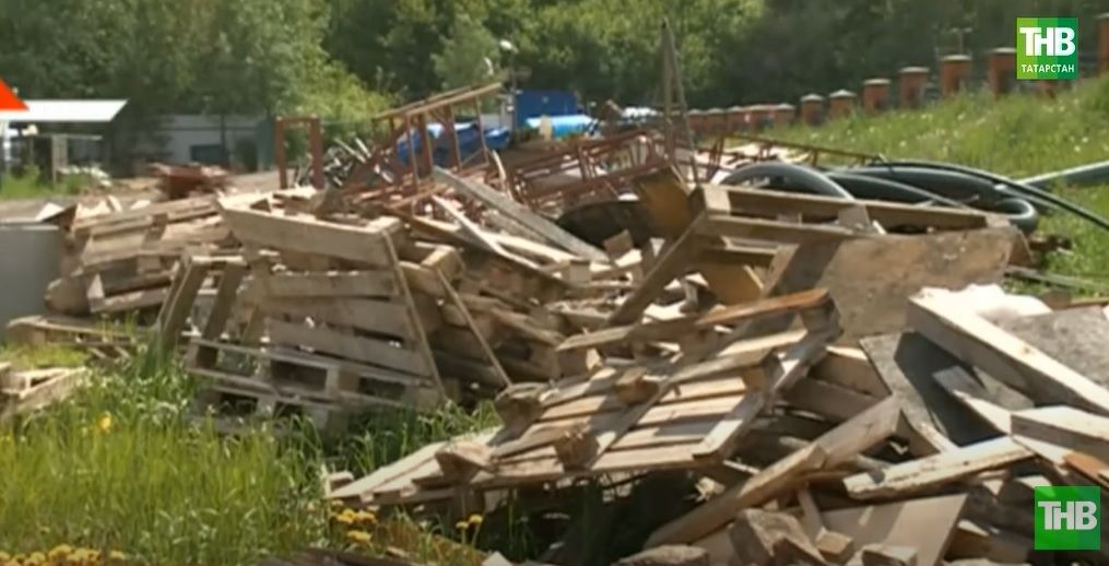 Берег Казанки завалили строительным мусором - видео