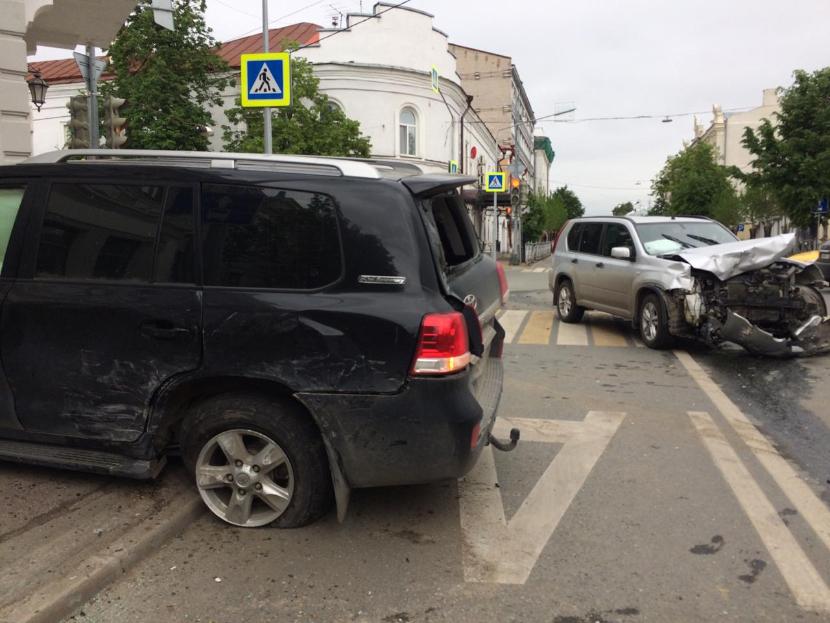 В Казани автоледи на внедорожнике устроила автопобоище