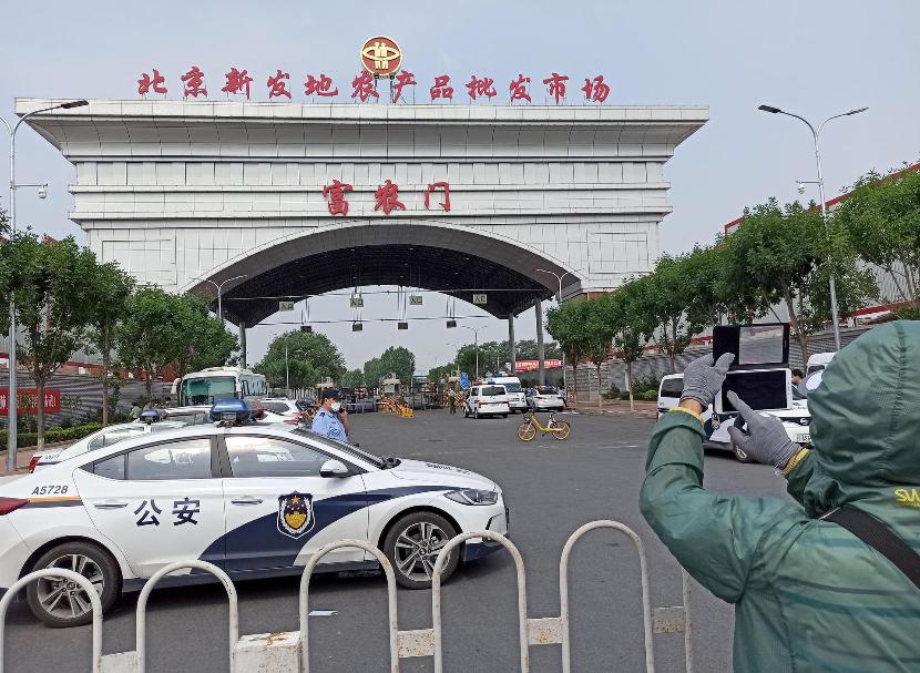 Из-за вспышки коронавируса в районе Пекина ввели режим военного положения