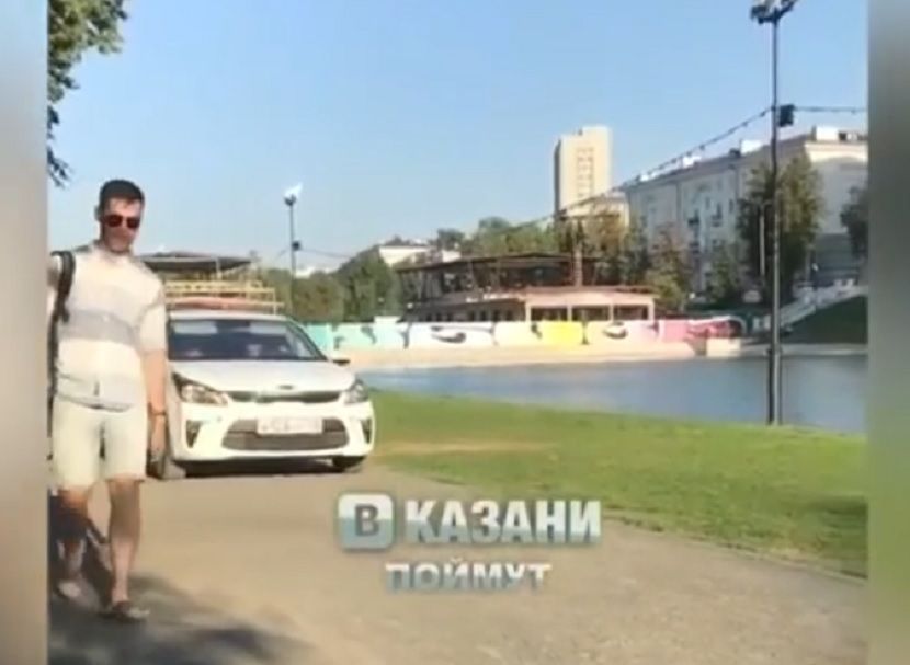 В Казани водитель такси решил сократить путь по дорожкам парка «Черное Озеро»