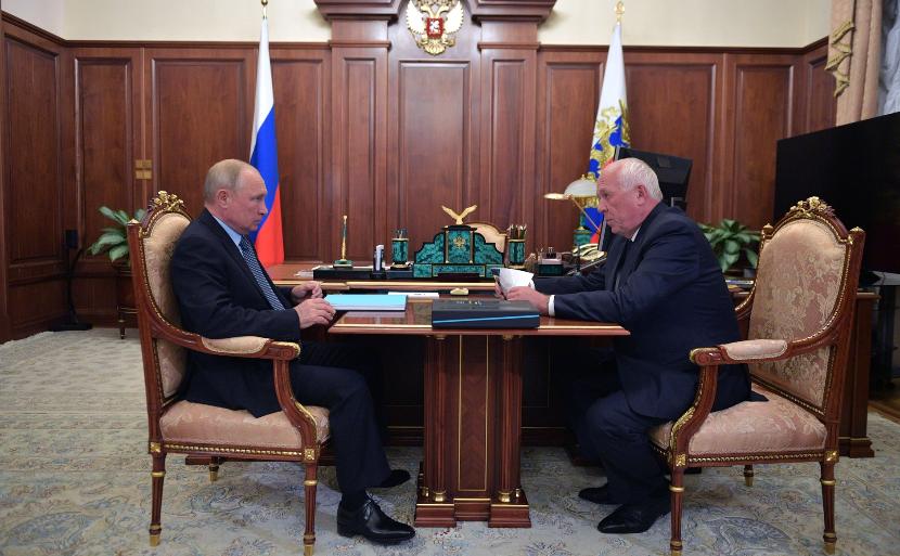 Чемезов рассказал Путину о собранных в Казани вертолетах «Ансат»