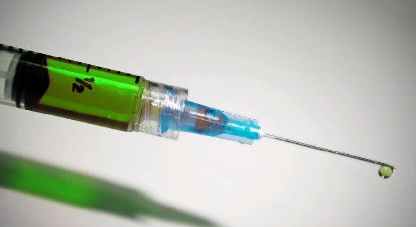 Стало известно, когда в России выпустят первую вакцину от коронавируса