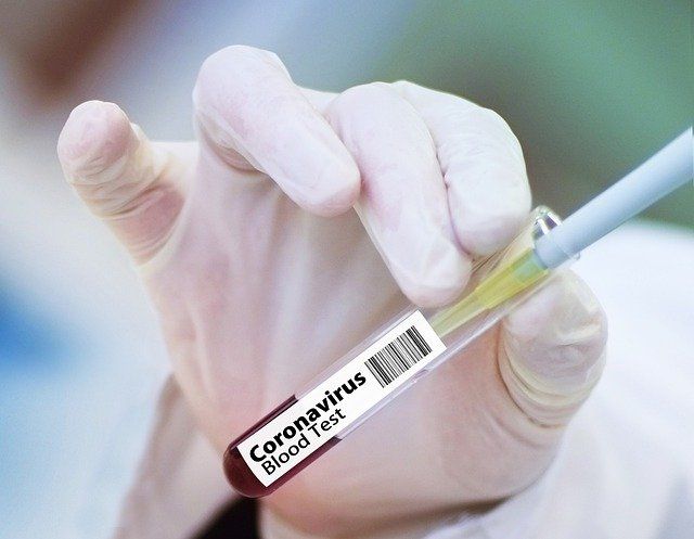 6 добровольцев отметили болезненность в месте укола от вакцины против коронавируса
