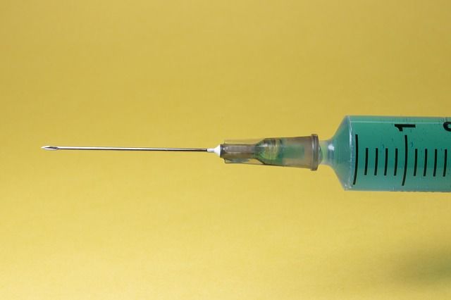 Четверть добровольцев, испытывающих вакцину от коронавируса, получат плацебо