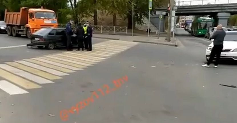 В Казани влетевшая после ДТП на «зебру» машина сбила четырех пешеходов
