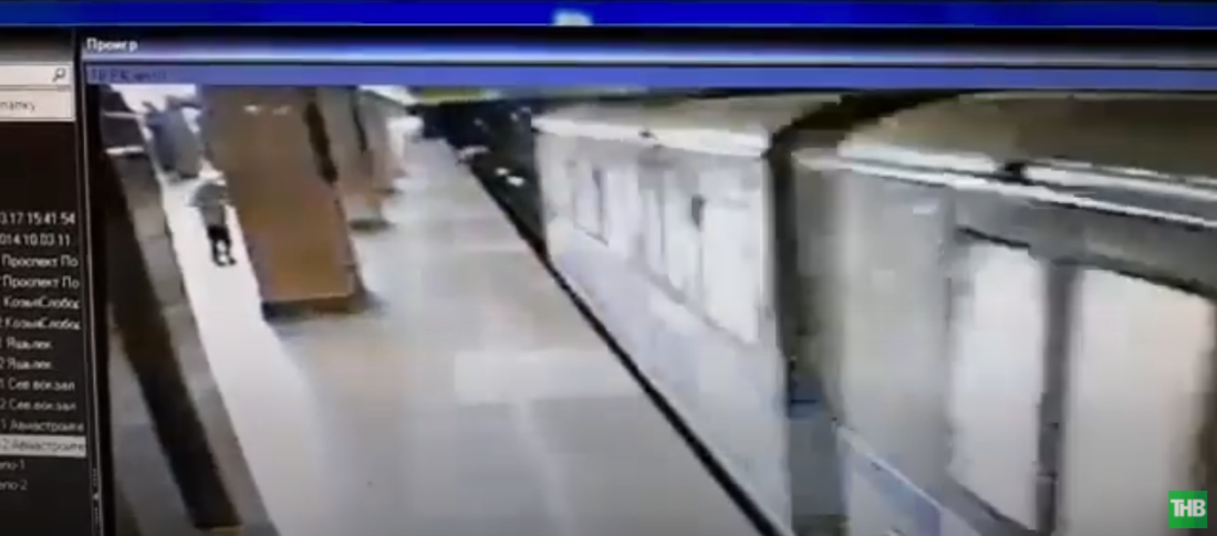 В Казани пожилая женщина бросилась под  поезд - видео