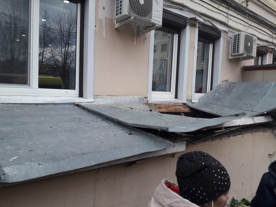 В Казани пожилой мужчина выпал из окна