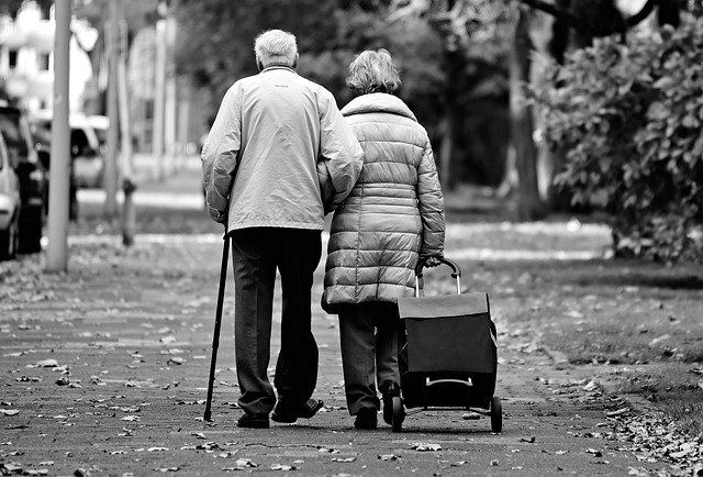 В Италии супруги, прожившие вместе 63 года, умерли в один день от ковида