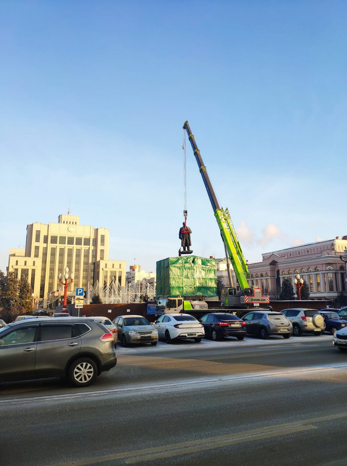 В Казани памятник Ленину вернули на постамент