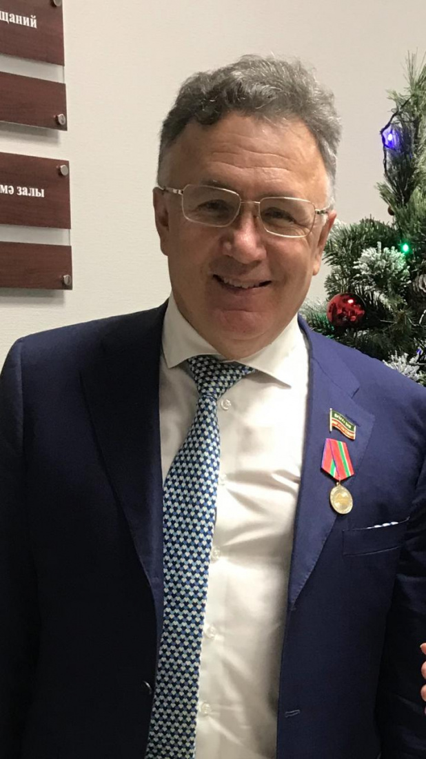 Генерального директора ТНВ Ильшата Аминова наградили медалью к 100-летию ТАССР