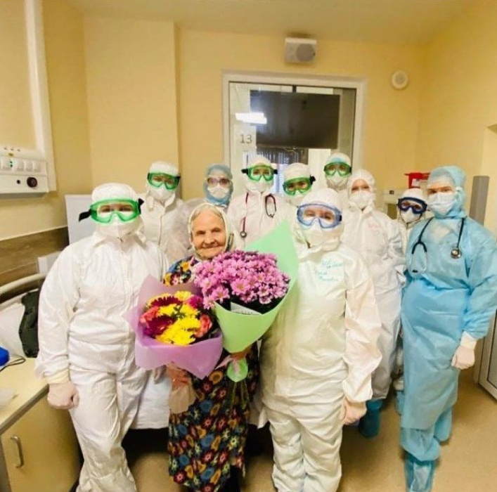 Президент Татарстана поблагодарил врачей, вылечивших от ковида долгожительницу