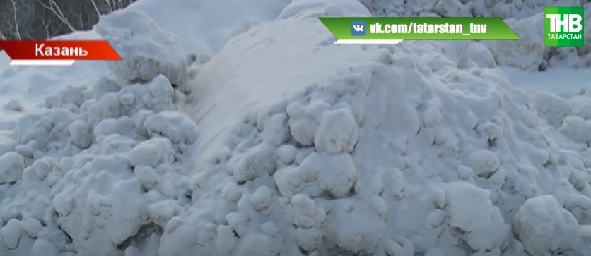 «Снежный ком проблем»: как казанские экологи разбирают незаконные ледяные завалы - видео