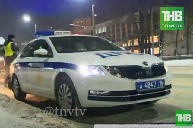 Две иномарки не поделили дорогу на улице Восстания в Казани – видео