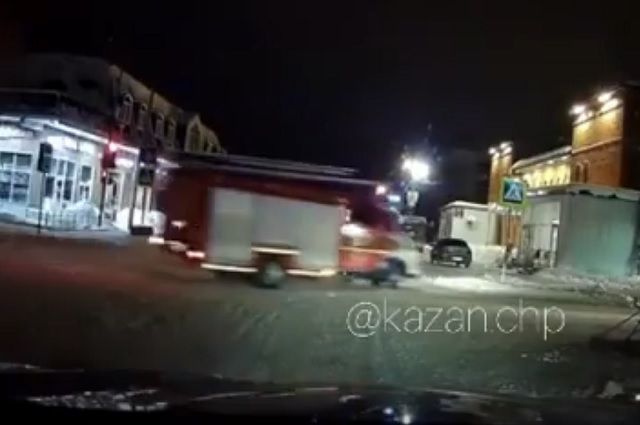 В Казани попало на видео ДТП с участием пожарного автомобиля