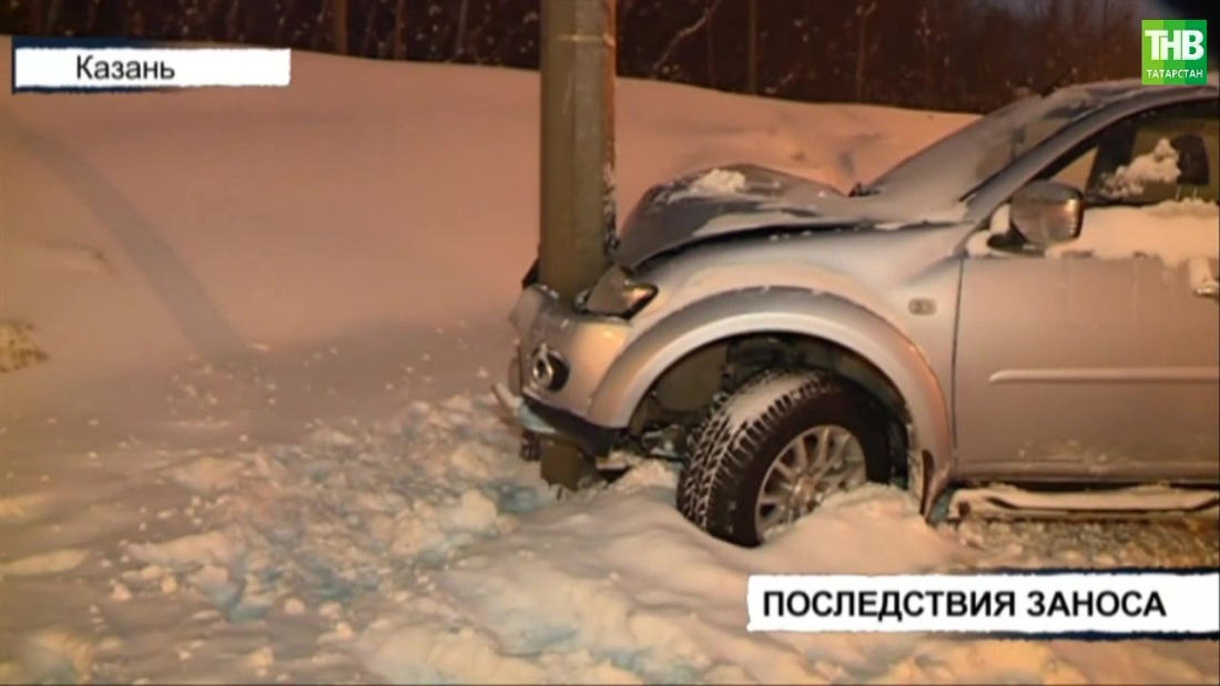 В Казани автомобилист на «Митсубиси» протаранил столб