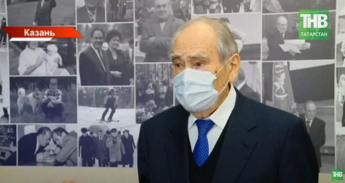 «Надо любить людей»: Минтимер Шаймиев в день рождения посетил выставку в свою честь - видео