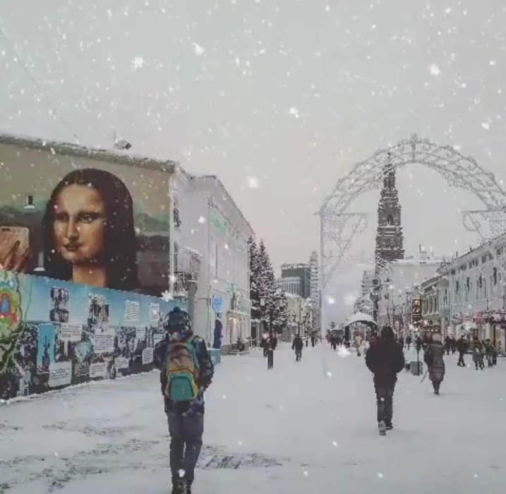 В центре Казани снова рухнула новогодняя иллюминация