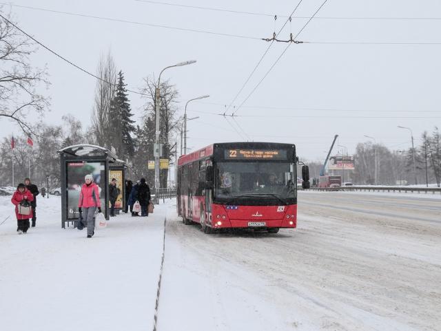 Перевозчики Казани пожаловались на снежную кашу, мешающую движению автобусов