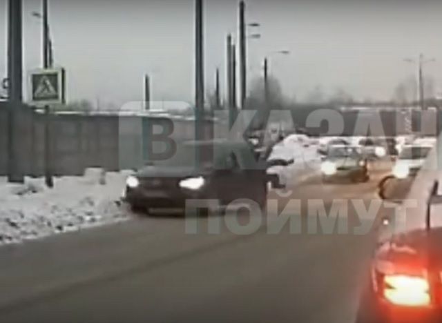 В Казани водитель внедорожника сбил мужчину на пешеходном переходе – видео