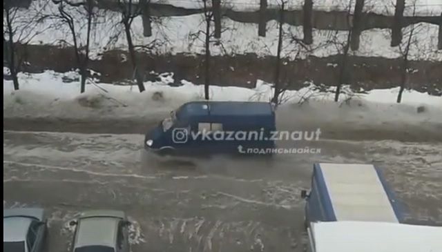 Из-за дождя некоторые улицы Казани оказались под водой