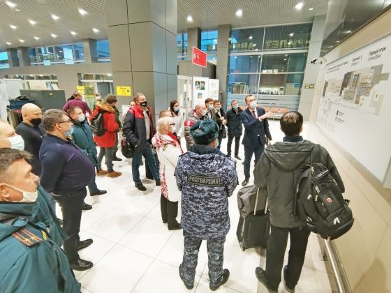 СМИ: Неизвестный сообщил о 23 бомбах, заложенных в здании аэропорта Казани 