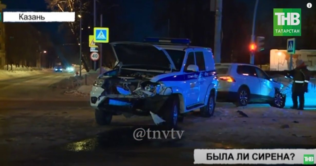 В Казани патрульный «УАЗ-Патриот» протаранил «Фольксваген»
