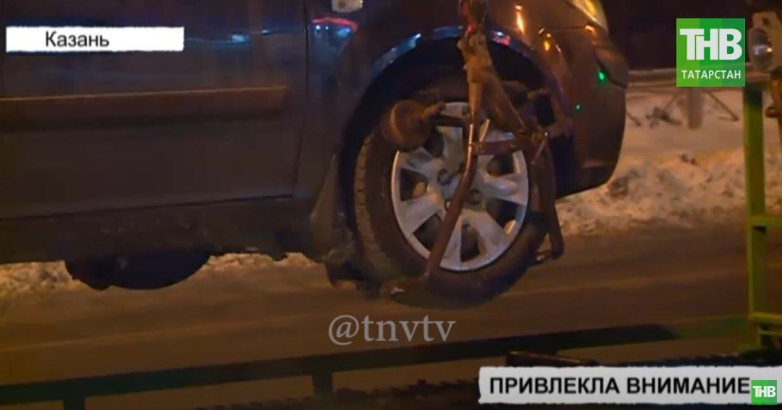В Казани пьяная автоледи развернулась через двойную сплошную на глазах автоинспекторов
