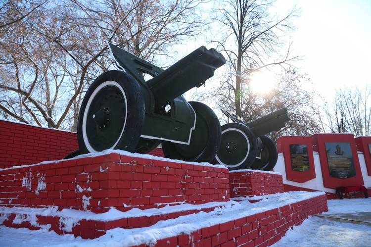 В Казани открыли мемориал в честь 80-летия высшего артиллерийского училища