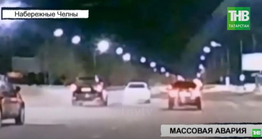 В Челнах автомобилист из Перми устроил массовую аварию - видео