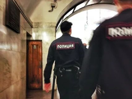Безмасочник сломал полицейскому нос на вокзале Челнов